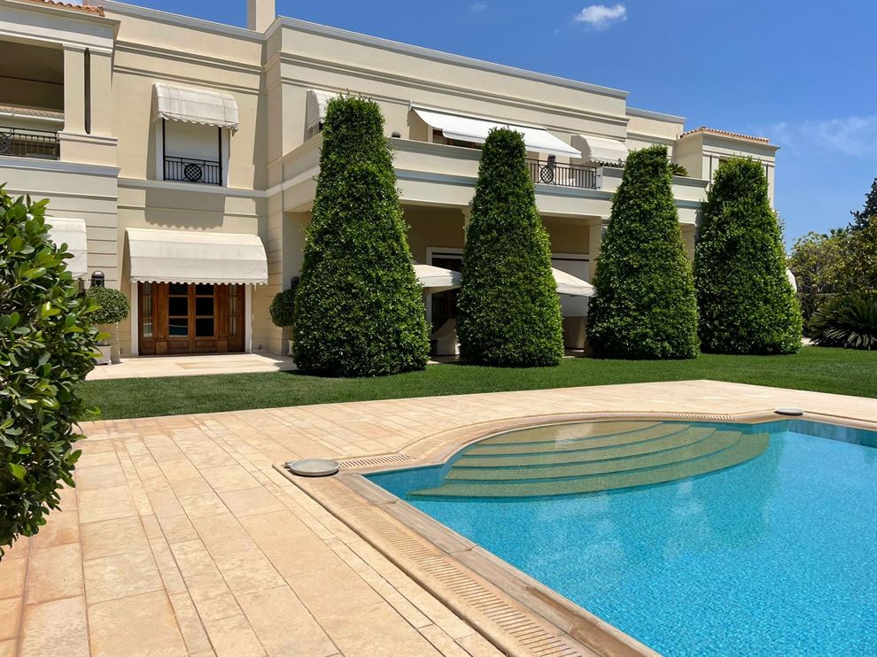 Πολυτελής μονοκατοικία 1.600 τ.μ. προς πώληση στο Ελληνικό.