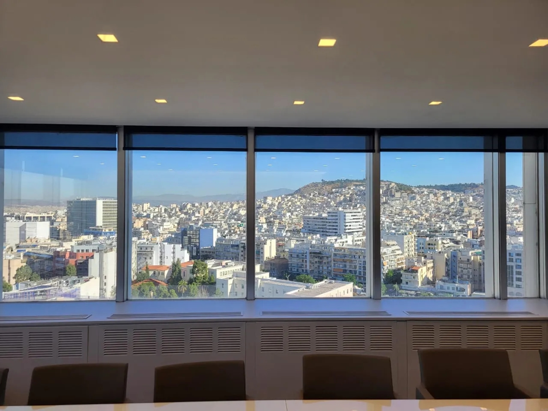 Εξαιρετικό γραφείο προς πώληση στους Αμπελόκηπους gallery image